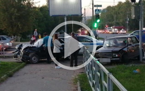 На улице Ленина столкнулись два ВАЗа: травмы получили четверо