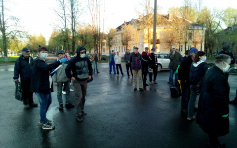 «Как для себя или даже лучше»: в Кирове раздают бездомным еду и антисептики