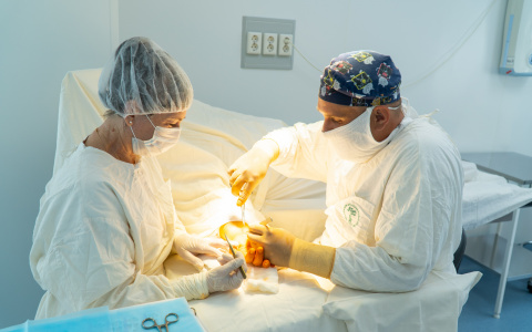 Кировские врачи выполнили уникальную операцию на кисти руки по новой методике