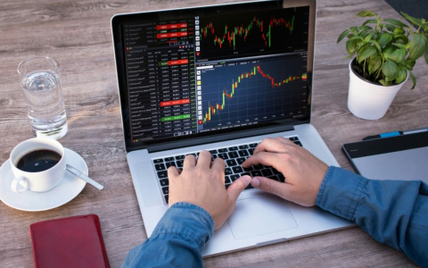 Житель Вятских Полян лишился более 2 миллионов рублей на онлайн-биржах