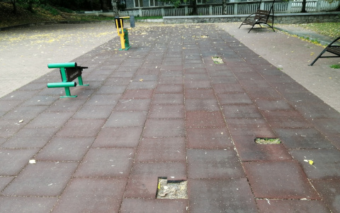 "Остались одни дыры": с набережной Грина в Кирове исчезли тренажеры