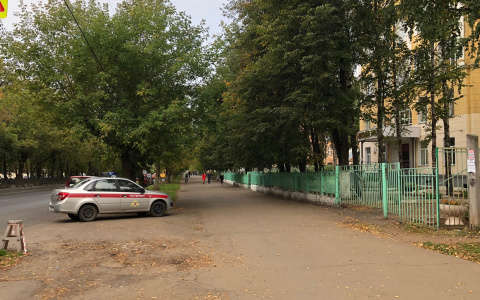 В школу №37 на вызов выезжали сотрудники Росгвардии: известно, что случилось