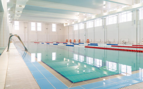 Бассейны в новых школах Кирова откроют для платного посещения