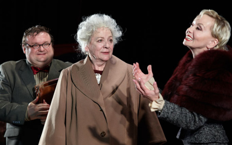 «Она играла так, словно это она и есть»: в Кирове покажут спектакль о Фаине Раневской