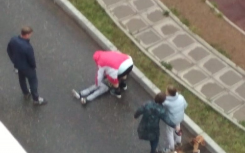 "Кричал, что ничего не видит": в Кирове во дворе 7-летний ребенок попал под машину