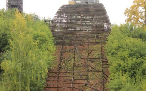 Фото дня: в Кирове продолжают разбирать трамплин К-90