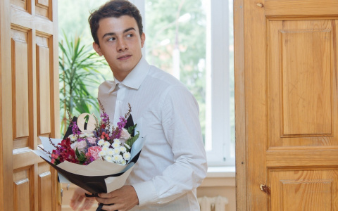 Как правильно выбрать букет в подарок на День учителя?