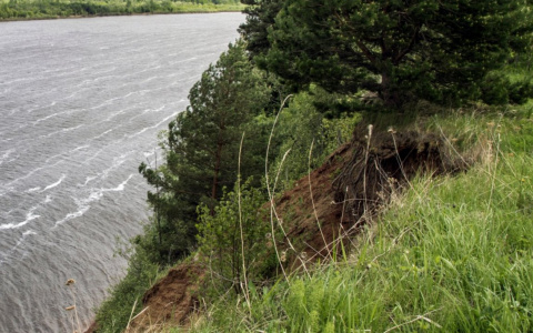 В Котельничском районе туристка делала селфи и сорвалась с горы
