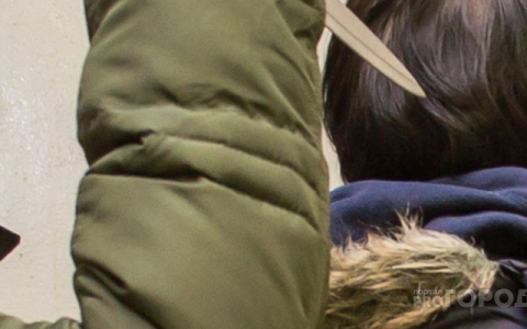 В Кировской области пьяный мужчина с ножом напал на подростка