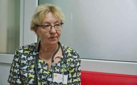 «Еда отдавала пластмассой, как будто ем синтетику»: врач детской областной больницы переболела COVID-19