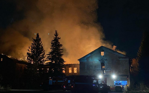 На территории бывшего КВАТУ в Кирове произошел крупный пожар