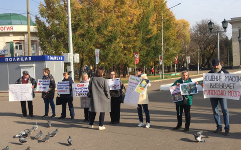 Против масок и социального напряжения: в Кирове прошел пикет ковид-диссидентов