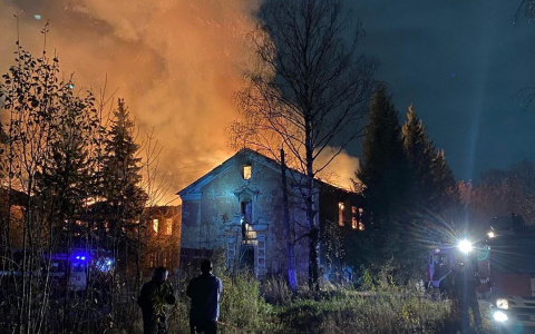 35 спасателей тушили пожар на территории бывшего КВАТУ в Кирове