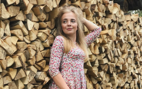 "Уехала в деревню после развода": 28-летняя кировчанка стала "Сельским блогером" №2 в России