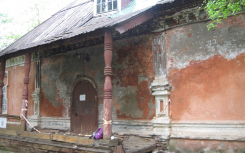 Прокуратура требует привлечь к ответственности лиц, виновных в разрушении Приказной избы