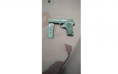 Кировские приставы нашли в машине должника пистолет марки ТТ