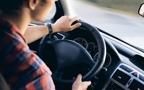 Подарки ко Дню автомобилиста: 10 полезных и практичных вариантов от 150 рублей