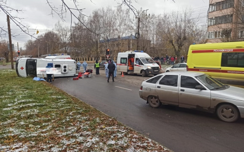 В ДТП с машиной скорой помощи в Кирове пострадали 6 человек