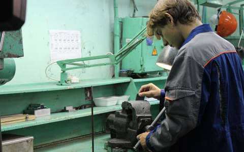 В Кировской области ввели допвыплаты работодателям, которые не увольняют работников