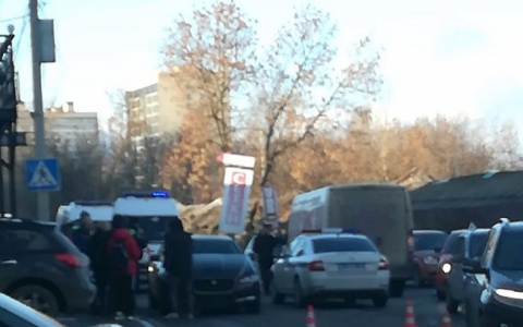 В Кирове на Заводской на пешеходном переходе сбили женщину и ребенка