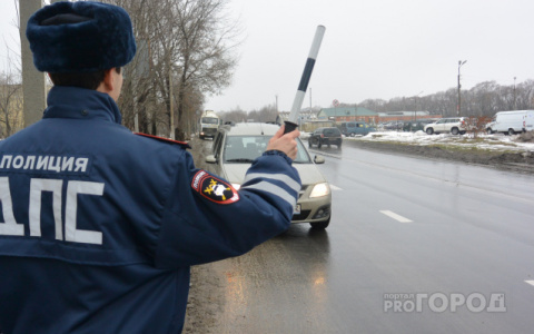 Кировского водителя с поддельными правами в наказание не выпустят из области