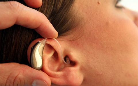 Цифровой слуховой аппарат вместо аналогового: что лучше?