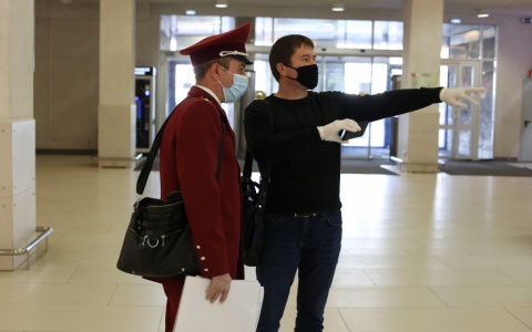 В России официально ввели всеобщий масочный режим и запрет на работу кафе по ночам