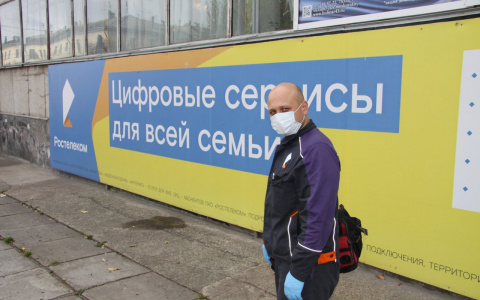 «Несущий интернет»,  или Семь с половиной тысяч инсталляций мастера Александра Караваева