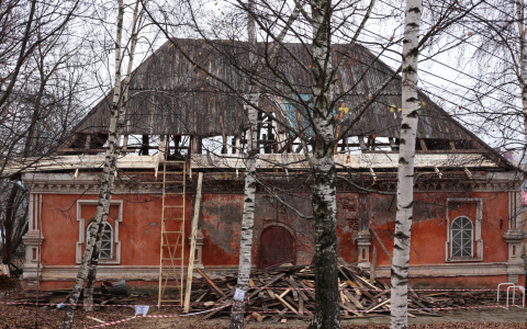 Фоторепортаж: в Приказной избе начали ремонт на 500 000 рублей