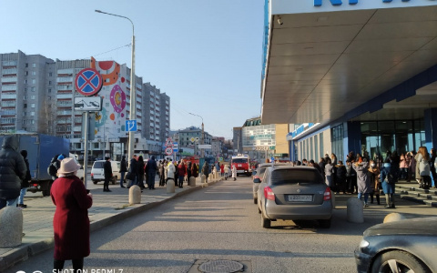 В Кирове эвакуировали всех находящихся в БЦ "Кристалл"