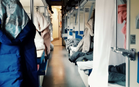 "Заходишь в вагон – и как будто пандемию отменили": что на самом деле происходит в поездах