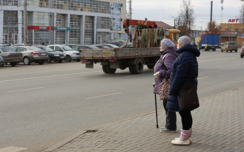 Что обсуждают в Кирове: продление ограничений и мужчина, разбивший стекло в здании правительства