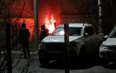 В центре Кирова при пожаре в 100-летнем доме погиб мужчина