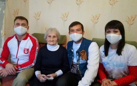 Кировским ветеранам подарят телефоны с пожизненной бесплатной связью