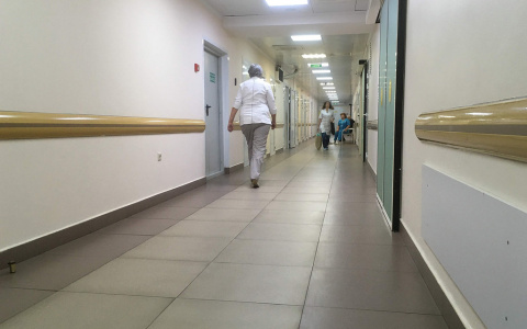 В инфекционном стационаре Кирова скончался еще один пациент с COVID-19