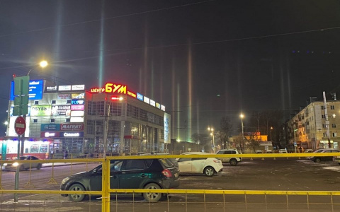 В небе над Кировской областью наблюдали световые столбы