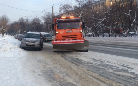 "3 сантиметра снега, а город уже в пробках": водители о ситуации на дорогах в Кирове