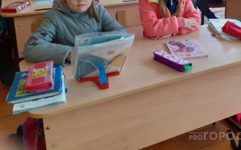 «Учителя сами просят надеть куртки и сапоги»: в кировской школе дети замерзают на уроках