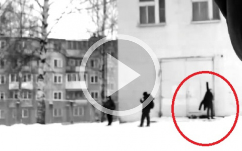 В Сети появилась информация, что ученики школы № 30 переодеваются на улице