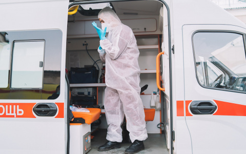 "Еще недавно ты с человеком работал, а сегодня его уже нет": фельдшер скорой помощи о буднях в условиях пандемии