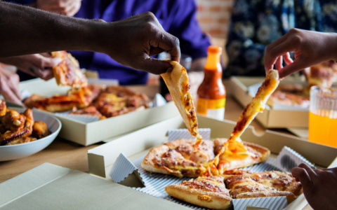 «Pro Город» выбирает лучших*: компании по доставке еды