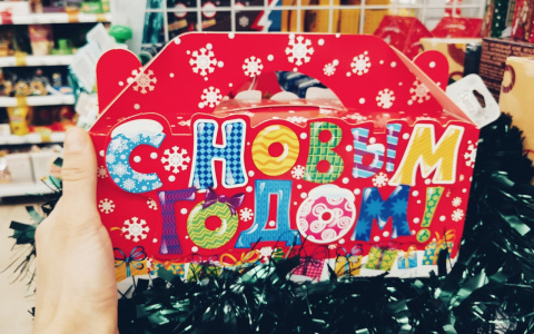 В Роспотребнадзоре рассказали о запрещенных веществах в сладких новогодних подарках