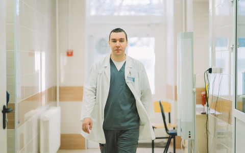 "Не встречался с родственниками с марта": реаниматолог инфекционного госпиталя о работе во время пандемии