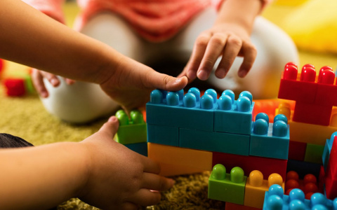 Кировские медработники могут бесплатно воспользоваться услугами нянь-волонтеров