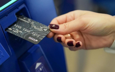 Депутат из Котельнича украла банковскую карту умершего человека