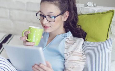 Константин Хабенский, Илон Маск и врачи, сражающиеся с пандемией: чьи биографии хотят прочитать россияне?