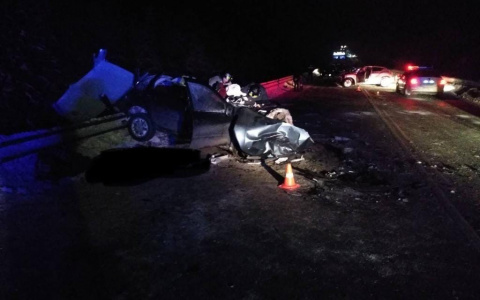 "Три человека погибли, еще четверо пострадали": в Юрьянском районе столкнулись легковушки