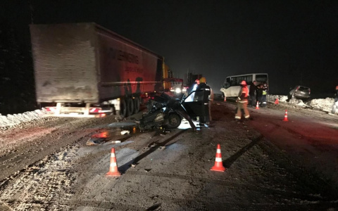 Машину разорвало пополам в Стулово: водитель "четырнадцатой" скрылся с места ДТП