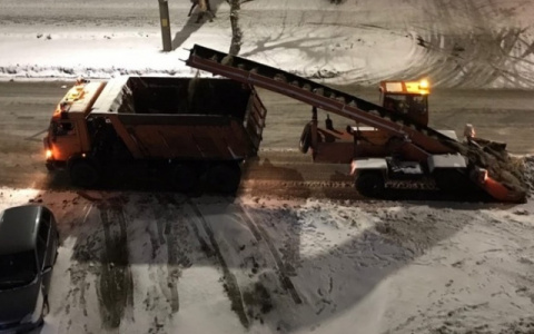 Опубликован график вывоза снега в Кирове 24-27 декабря: где не парковать машины