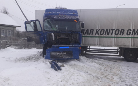 ДТП оказалось тройным: новые подробности столкновения в Котельничском районе